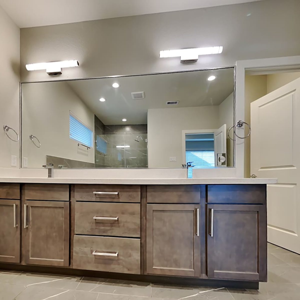 Fountain Park - Image Carousel - Bathroom