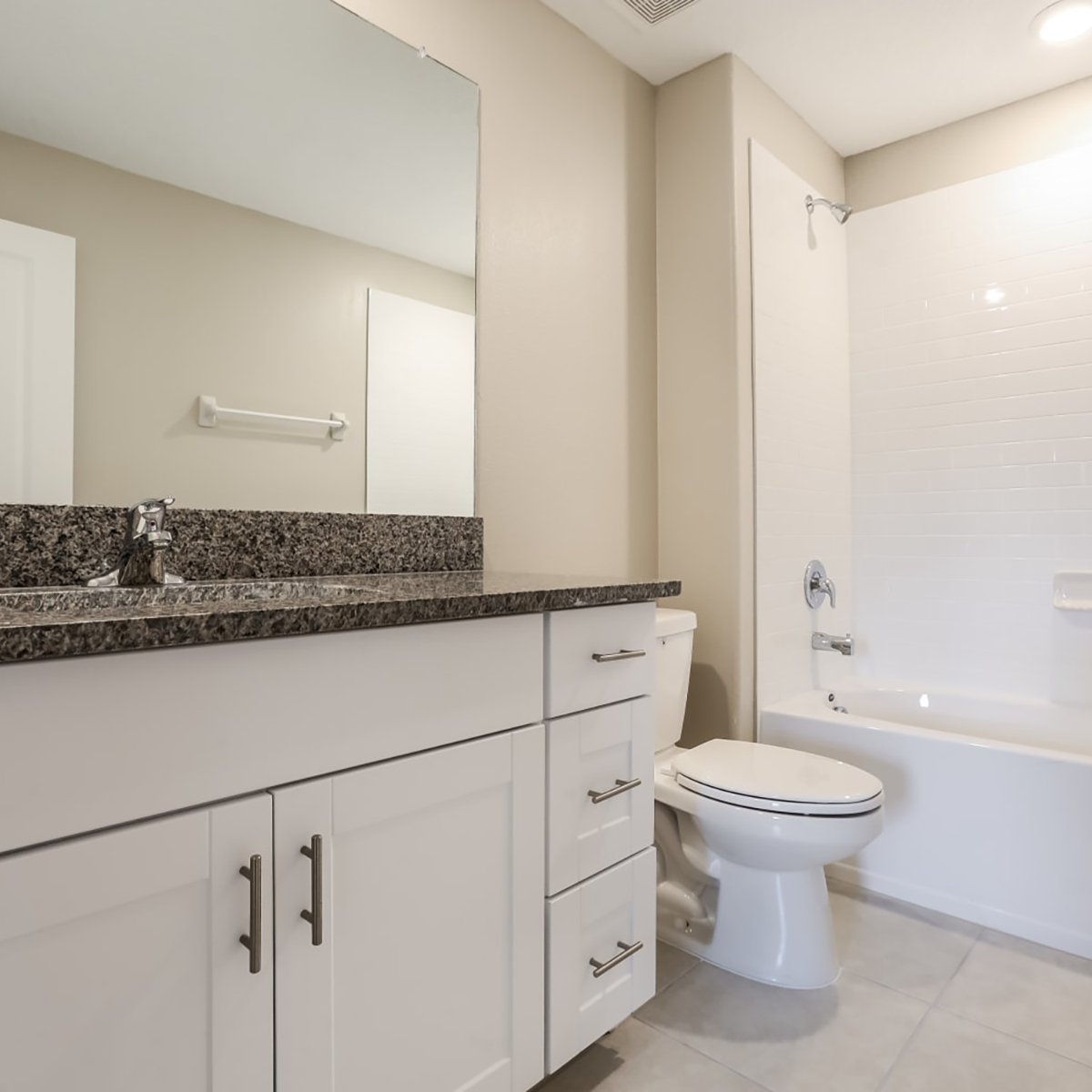 Pravela - Image Carousel - Bathroom2